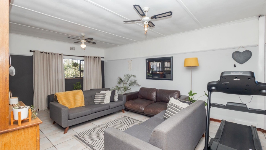 5 Bedroom Property for Sale in Avondale Western Cape